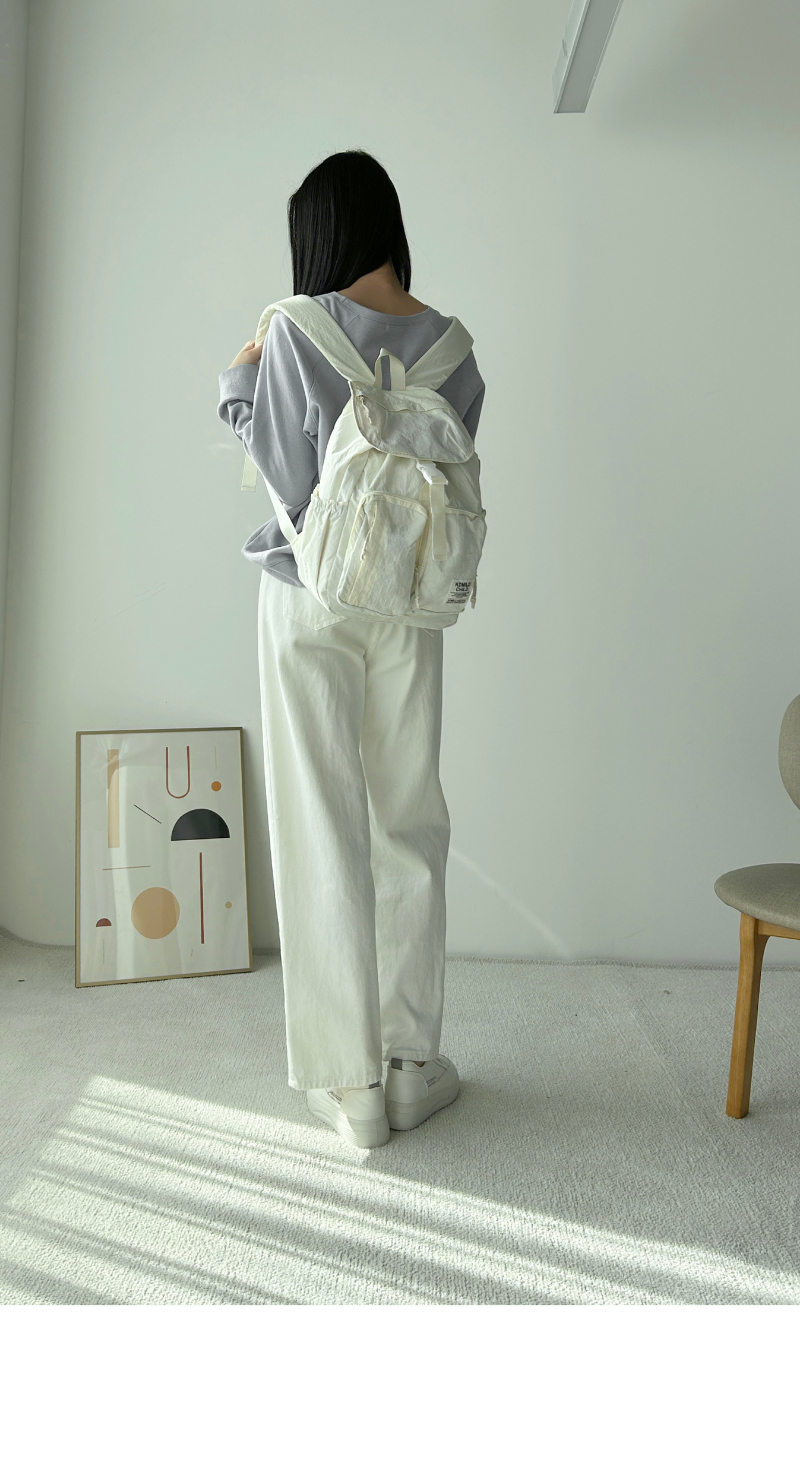 가방 모델 착용 이미지-S1L8