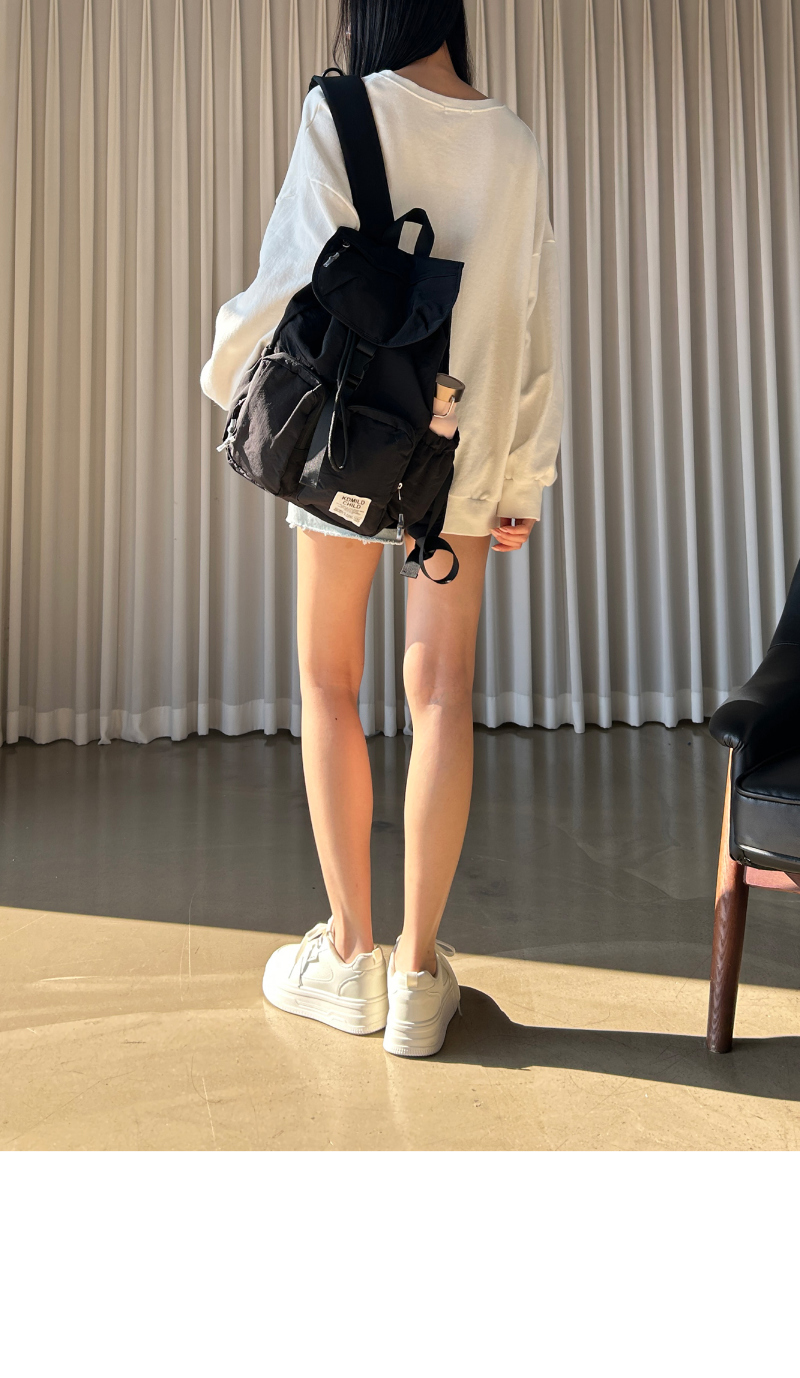 가방 모델 착용 이미지-S1L19