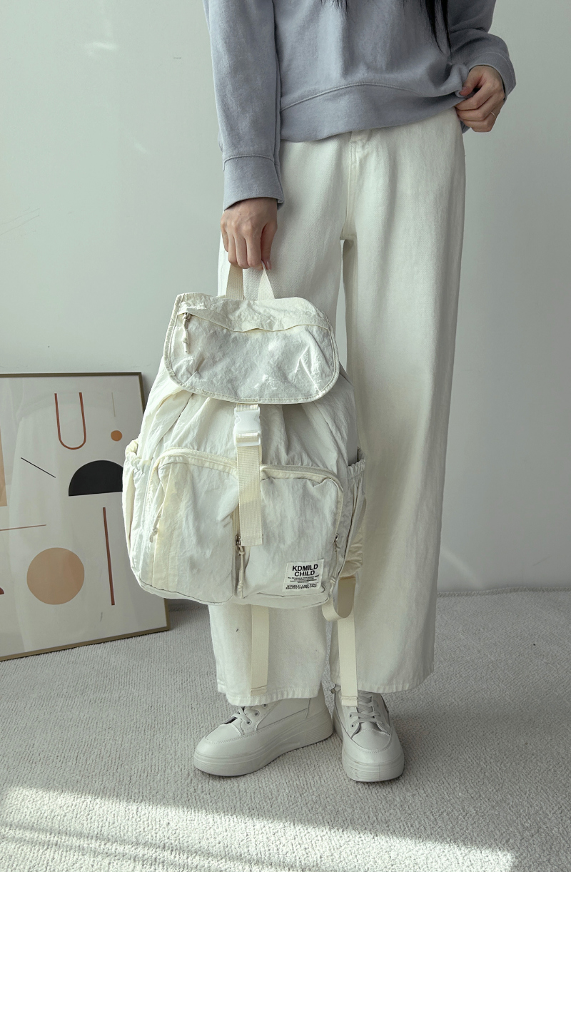 가방 모델 착용 이미지-S1L6