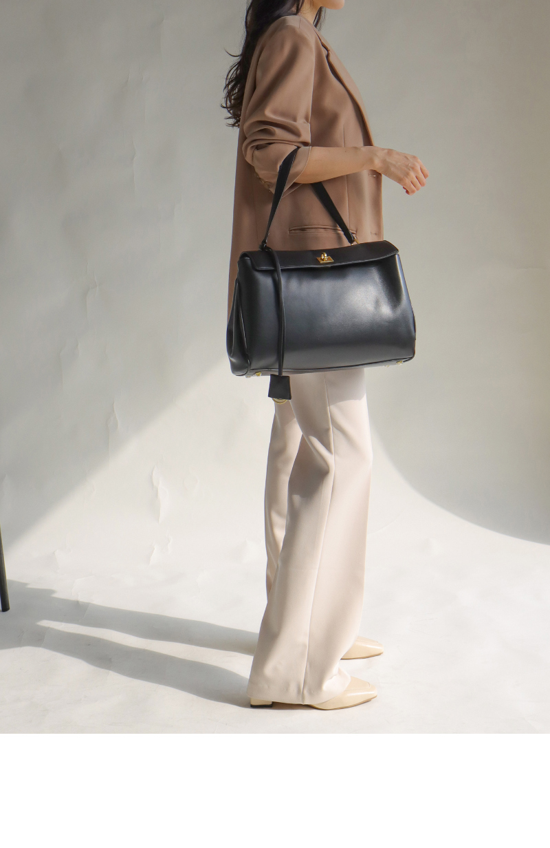 가방 모델 착용 이미지-S12L5