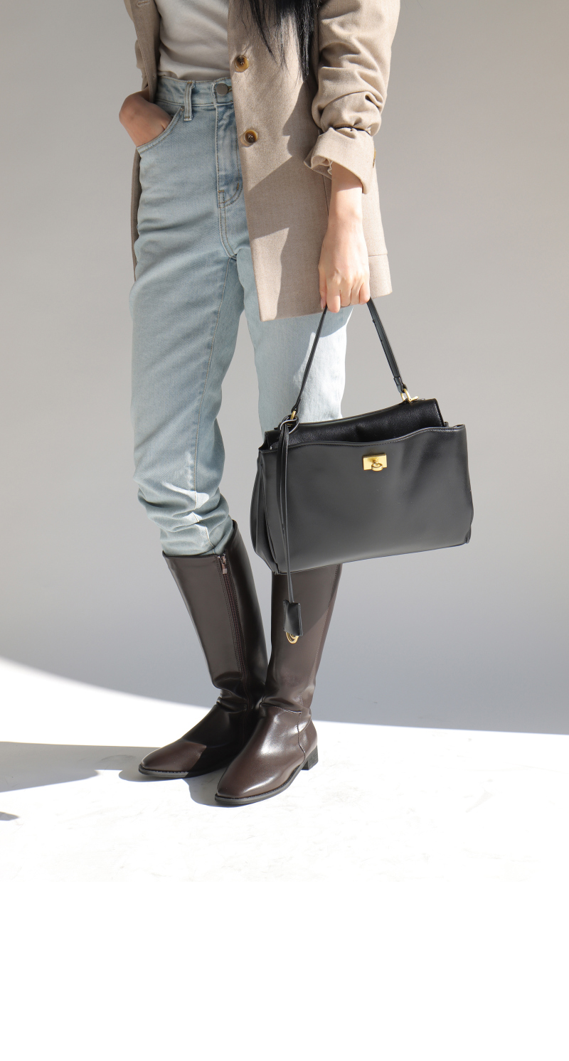 가방 모델 착용 이미지-S13L1