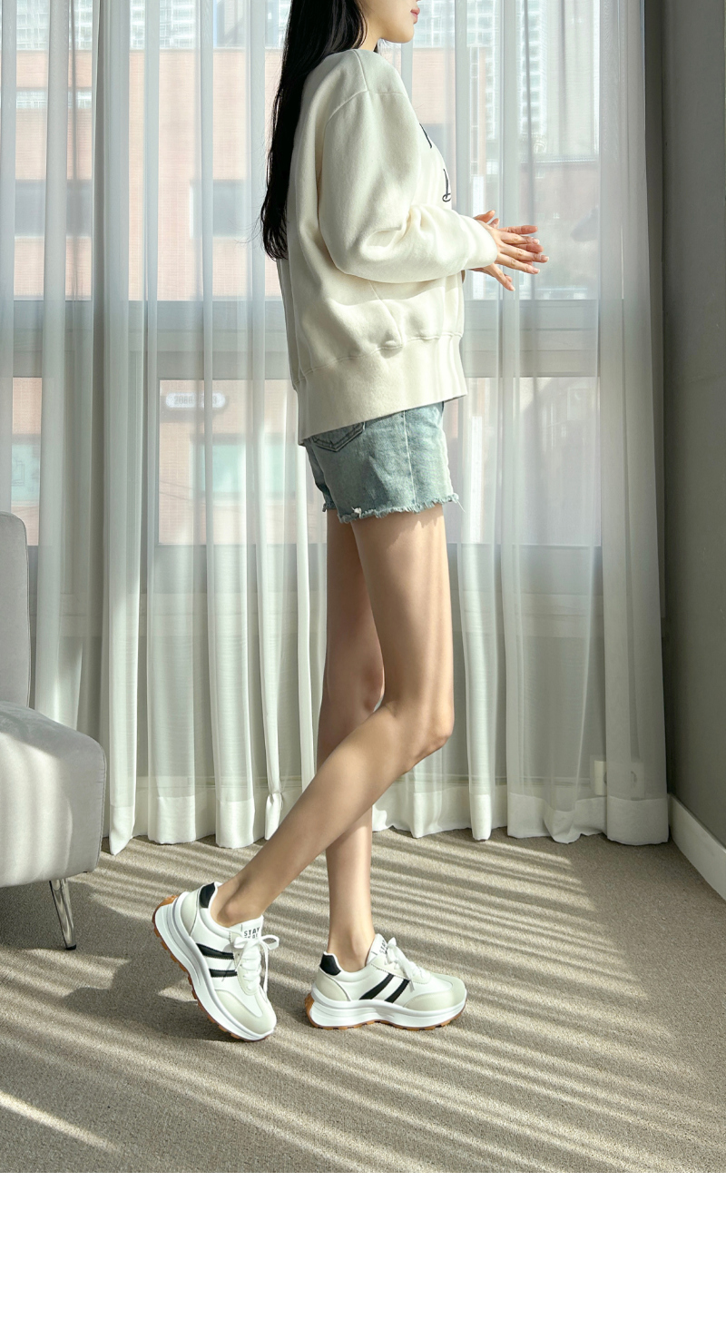 신발 모델 착용 이미지-S1L12