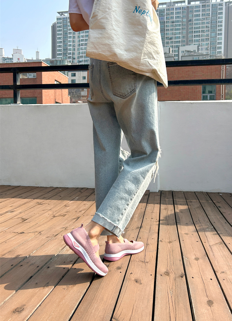 신발 모델 착용 이미지-S16L3