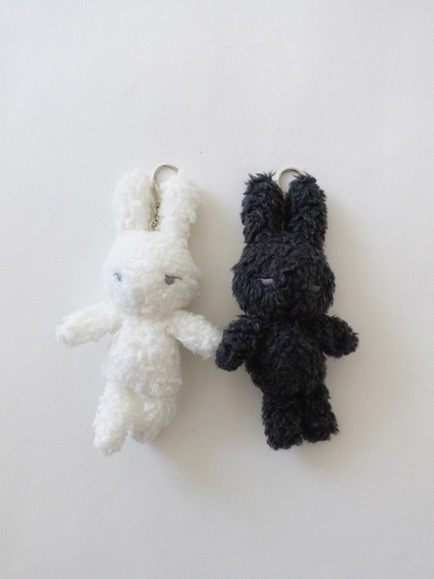 [당일출고]SASSY RABBIT KEYRING (WHITE, CHARCOAL 2COLORS!)