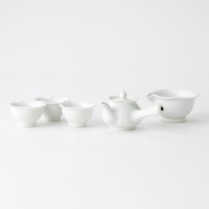 White porcelain lotus leaf 3-person tea set ring