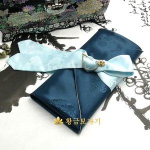 [예단비드리는 법/돌려주는법]  &quot;언약&quot; 구성=국화문 양단 두겹 보자기(55*55cm)+여밈끈+진주핀장식+현금예단봉투(또는 봉채봉투)+서식지 5종세트