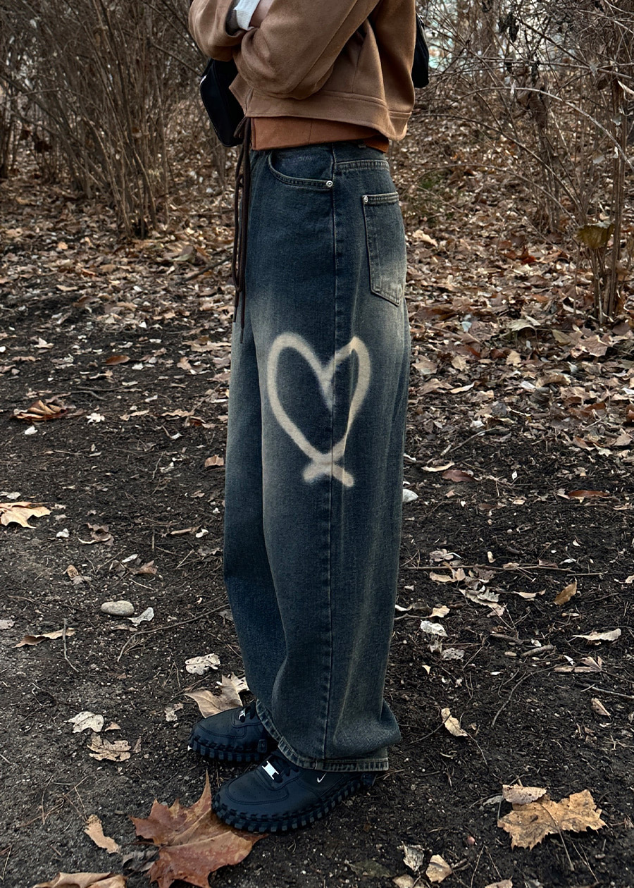 【WOOHWA】SWAY HEART DENIM PT 正韓直筒刷舊牛仔褲噴漆愛心新品推薦! SWAY HEART DENIM PT 長褲