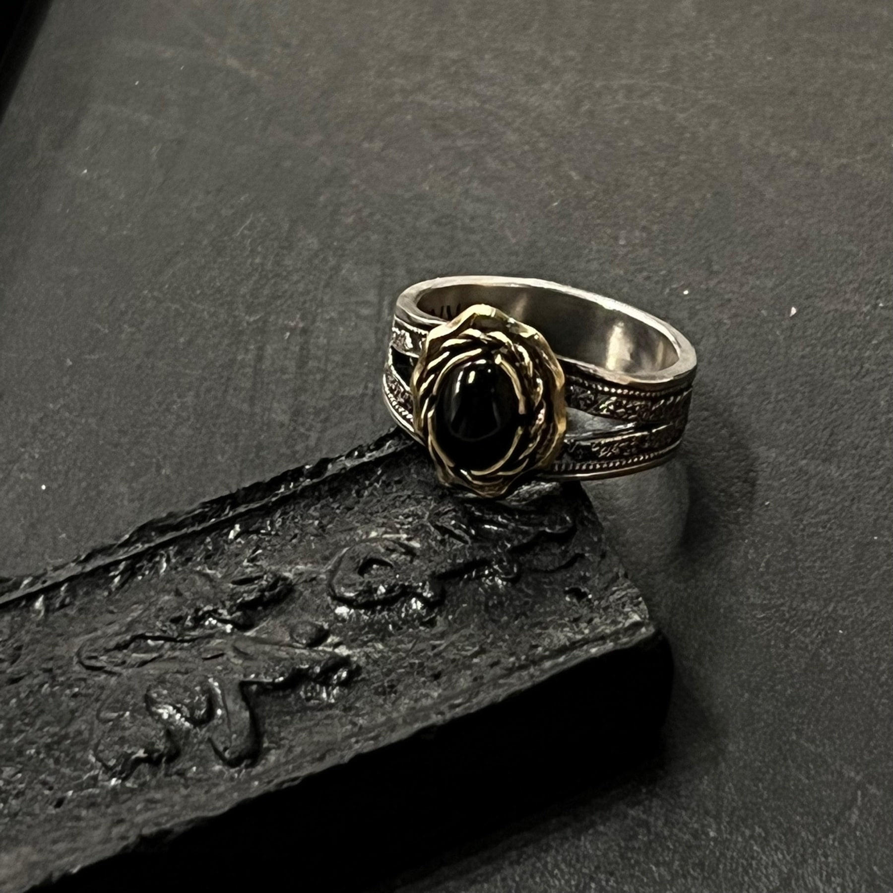 Twin Ohyat Flower Ring (Onyx)