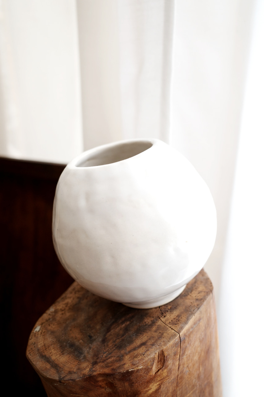 full moon vase